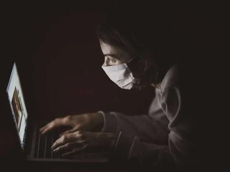 Il virus? Ora colpisce di notte