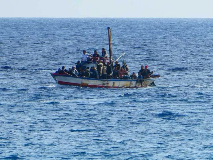 Barcone affonda nell'Egeo: decine di dispersi