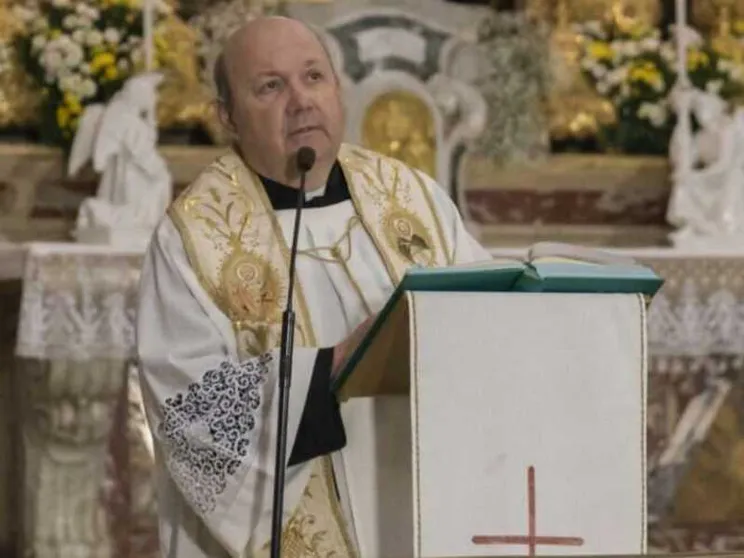 L'addio di Imola a don Luca Dalfiume: «Il santo? Un vero uomo»