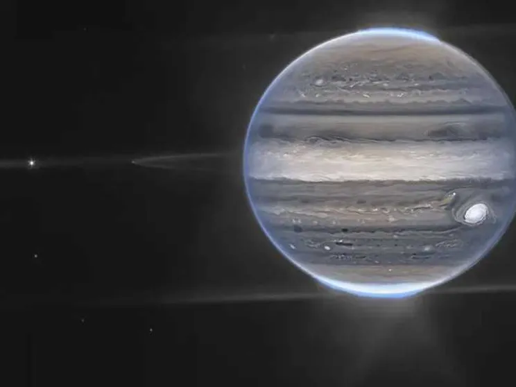 Le nuove straordinarie immagini di Giove inviate dal telescopio spaziale Webb