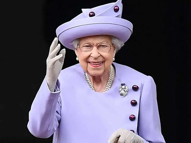 La regina Elisabetta II è morta. La commozione del mondo intero