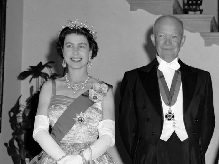 Da Eisenhower a Trump, tutti gli inchini a Elisabetta