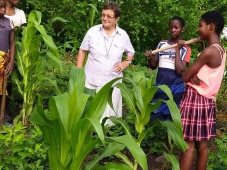 «Sia pace per il Mozambico», folla per l’addio a suor Maria
