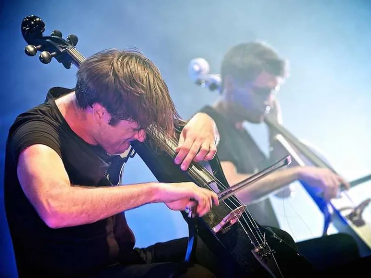 Hauser tra il nuovo album solista e il concerto dei 2Cellos all'Arena