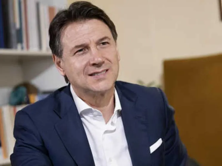 Conte: basta guerra, se cittadini in piazza noi ci saremo senza bandiere
