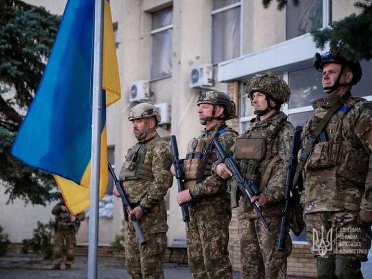 Zelensky firma il decreto: mai negoziati con Putin. E avanza verso Kherson