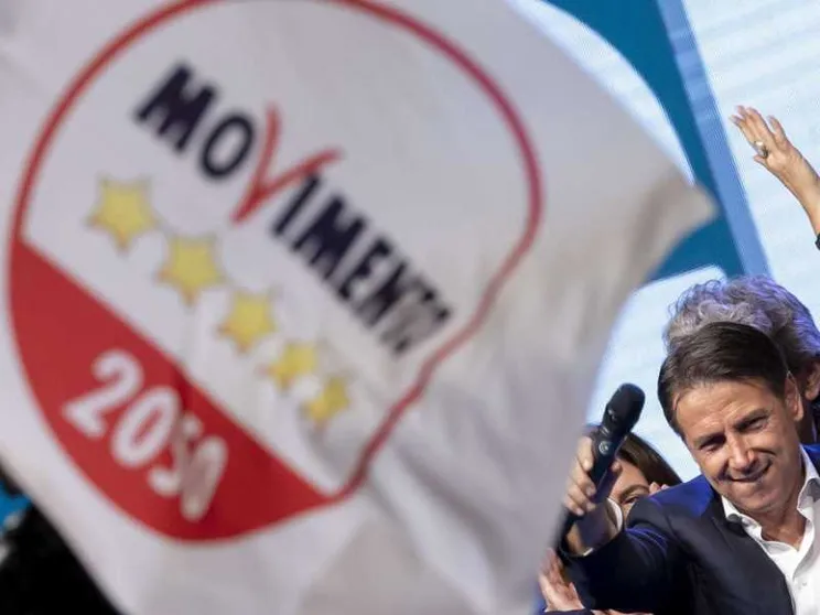 Conte: «Pace, sì a una piazza senza bandiere. Sul Rdc linciaggio dei poveri»