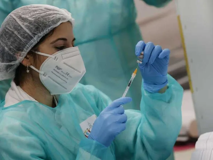 Infezioni e malattie gravi in crescita. "Vivere con il Covid" può costar caro