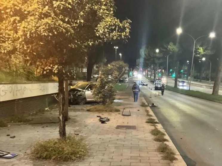 Muore a 18 anni travolto da un'auto: camminava sul marciapiede sulla Colombo
