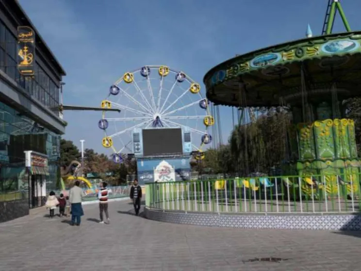 Taleban, parchi e luna park vietati alle donne