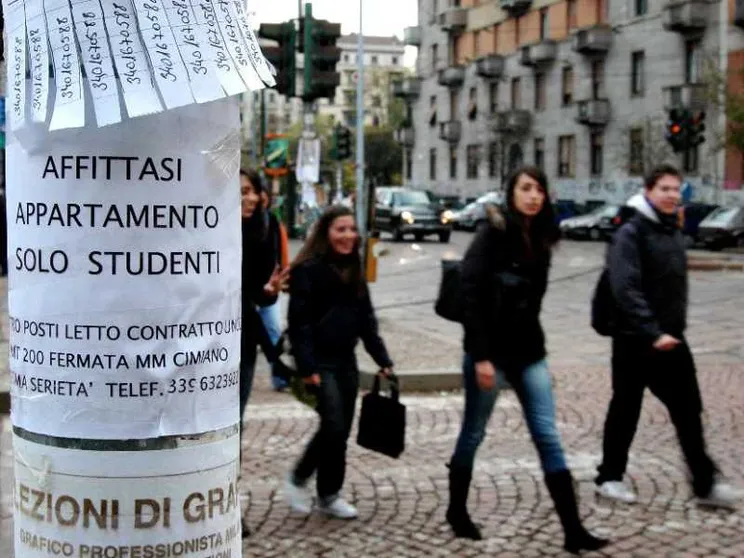 Una stanza in affitto? Introvabile. Per i fuorisede costi e rischio truffe