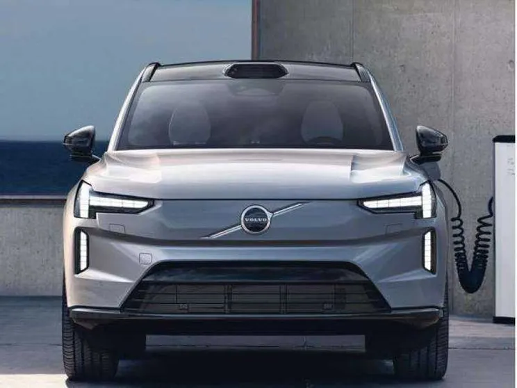 Nuova EX90, con la tecnologia laser Volvo guida nel futuro