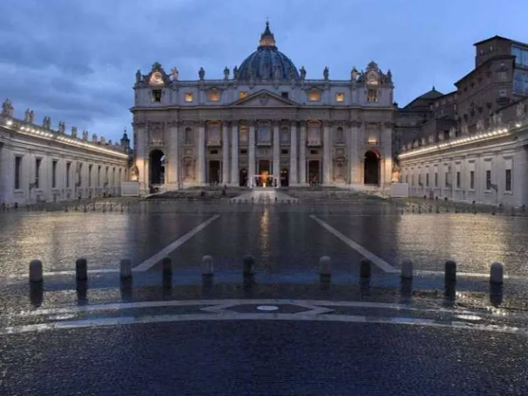 Senza dimora muore in piazza San Pietro. Il dolore del Papa