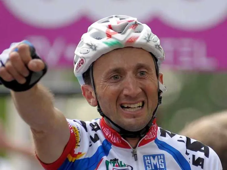 L'ex campione di ciclismo Rebellin muore in sella, travolto da un camion