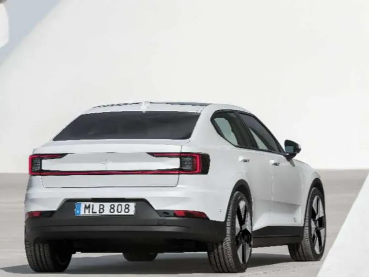 Ecco Polestar 2, l'elettrica svedese (e cinese) che sfida Tesla
