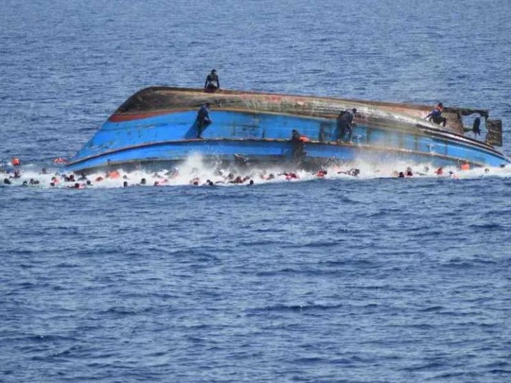 Nuovo naufragio a Lampedusa. Si ribalta barcone: 40 finiscono in mare