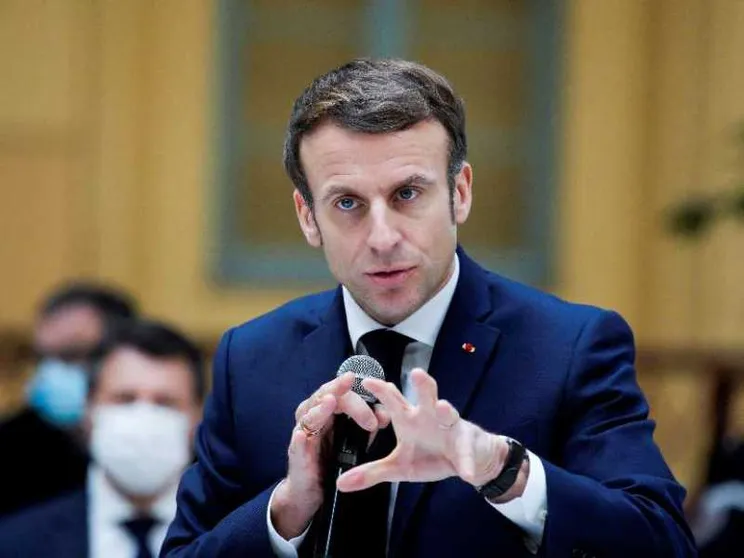 In Francia Macron punta a mettere al lavoro irregolari e "sans papiers"