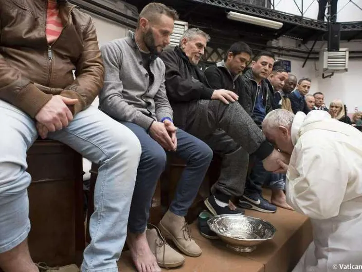 Il Papa scrive ai governanti: «Clemenza per i detenuti in vista del Natale»