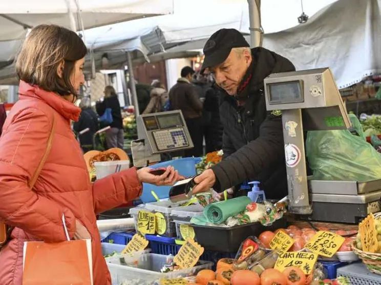 Confindustria: la stagnazione è vicina, consumi in calo