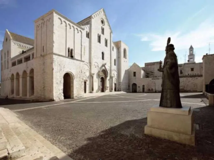 Bari, sulla tomba di san Nicola la preghiera ecumenica per la pace