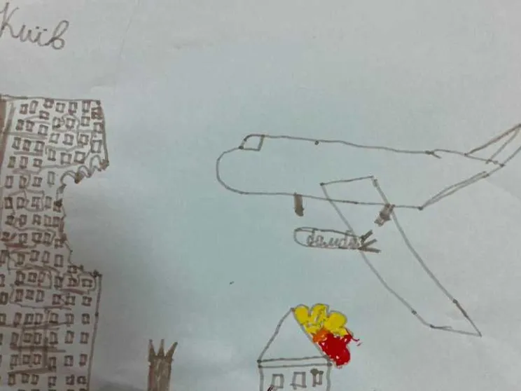 Missili, carri armati e palazzi in fiamme: la guerra nei disegni dei bambini