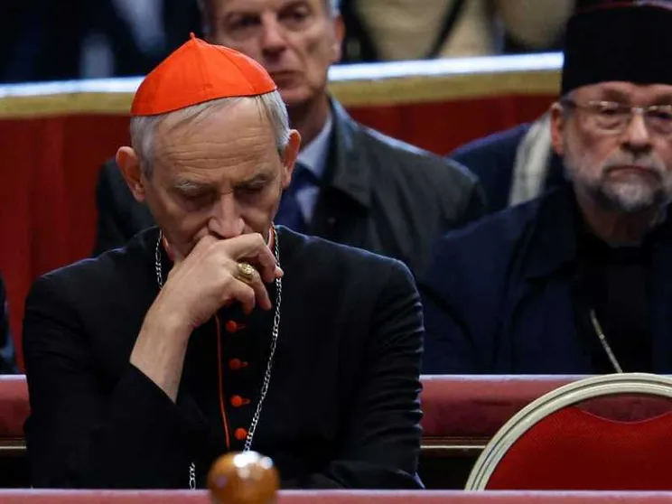 Il cardinale Zuppi e la Cei rendono omaggio al papa emerito Benedetto XVI