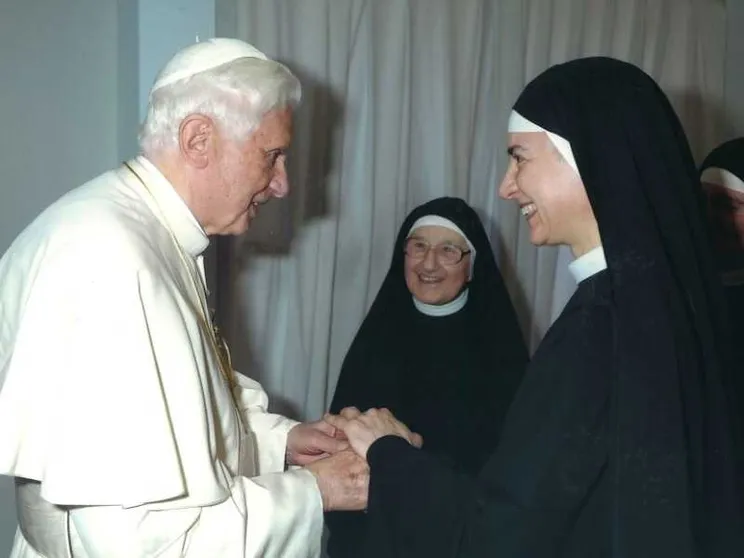 Suor Rita: che emozione quando Benedetto mi affidò i testi della Via Crucis