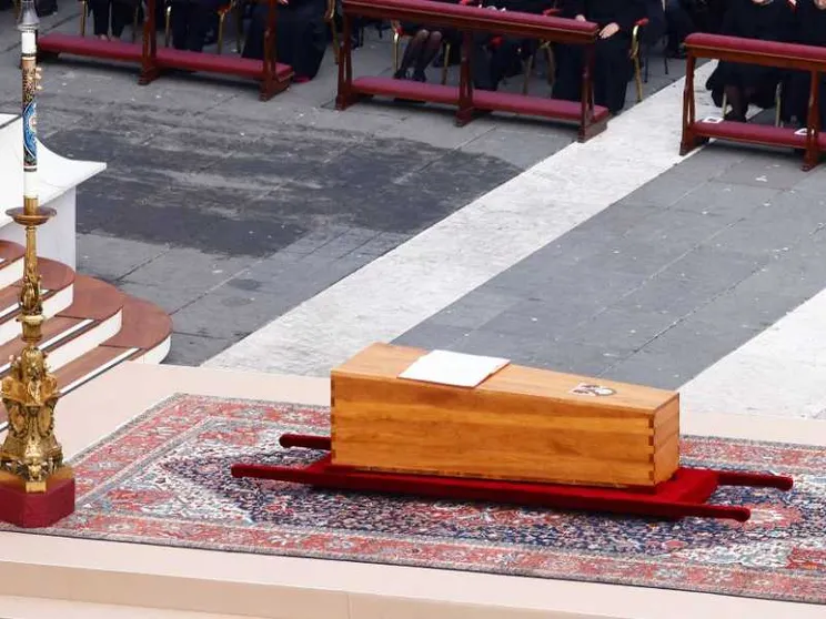 Il testo del rogito inserito nella bara di Benedetto XVI