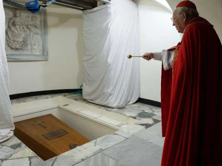 Tumulato nella tomba che ha «ospitato» Giovanni Paolo II