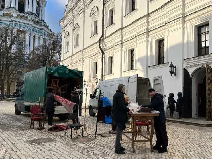 Kiev caccia dalla Cattedrale i monaci ortodossi legati a Mosca