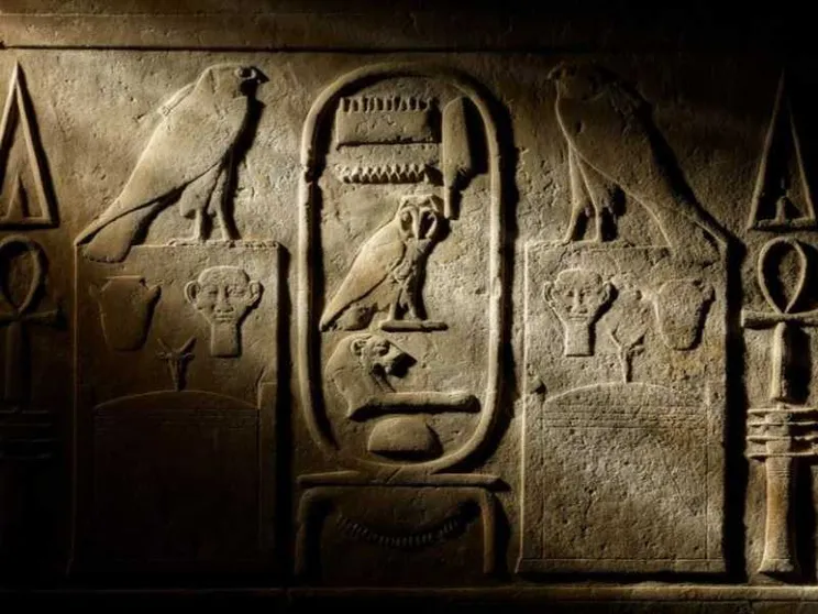 La stele di Rosetta e i segreti della scrittura
