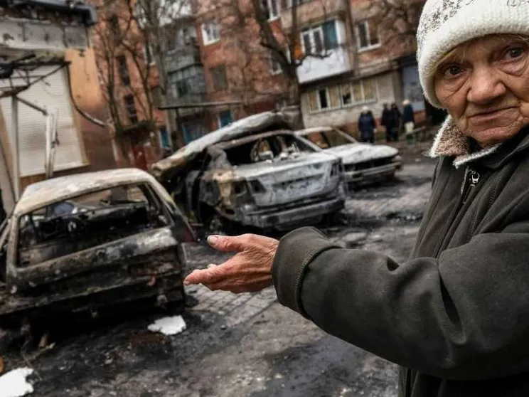 Kherson, la “città morta” dove chi resta si aggira per strada in cerca di cibo