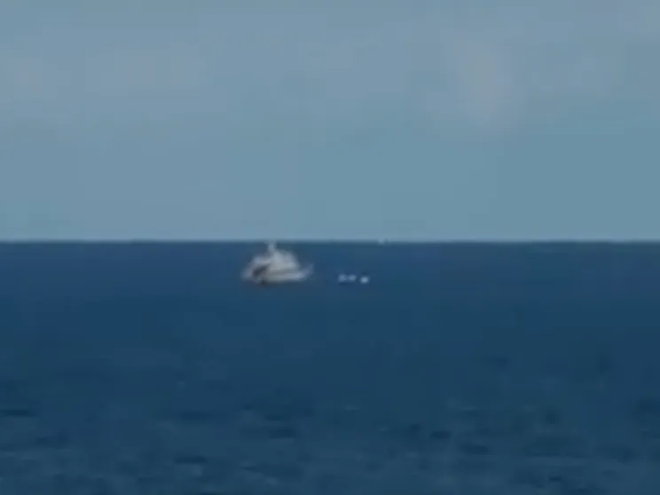 La Geo Barents soccorre i migranti, la guardia costiera libica minaccia