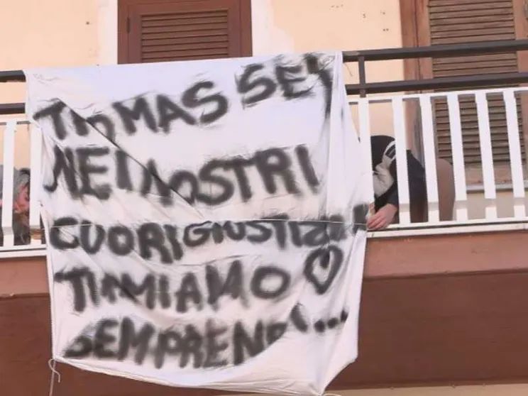 È morto Thomas, vittima della guerra tra bande. Le parole del vescovo
