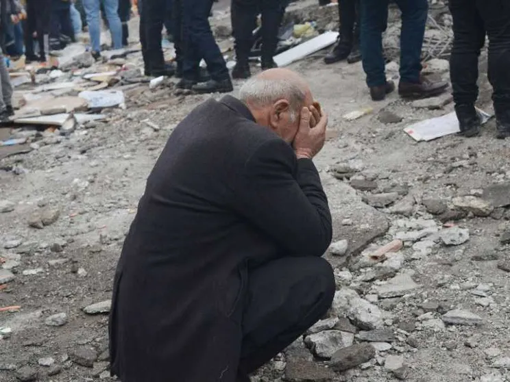 Dalla Cei 500mila euro per i terremotati. Come donare con la Caritas