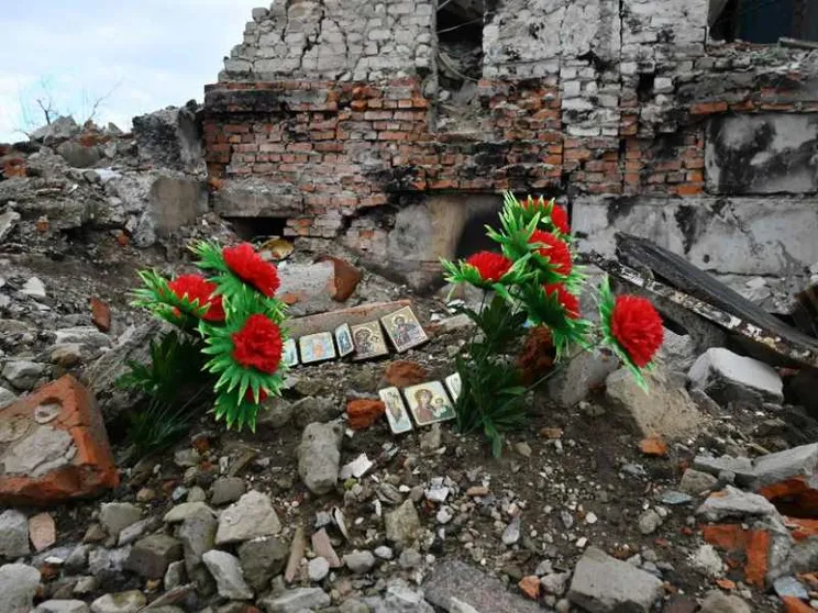 Ucraina, smettiamola di arruolare i morti e si pensi a un referendum