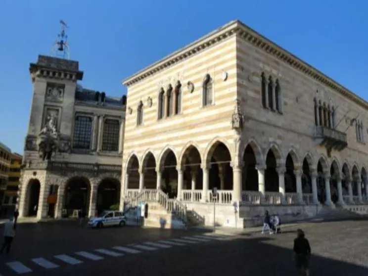 Udine, il lampione si accende ogni volta che nasce un bambino