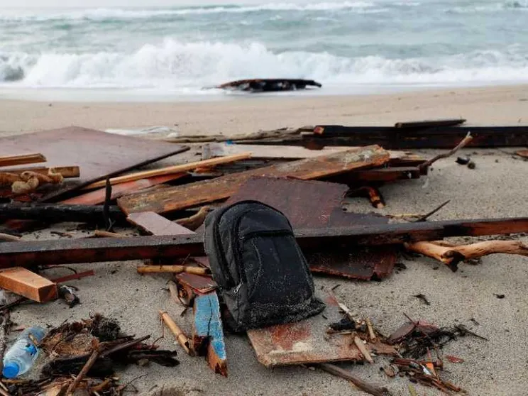 Il vento, la barca marcia, le onde: ecco come sono morti a 150 metri da riva