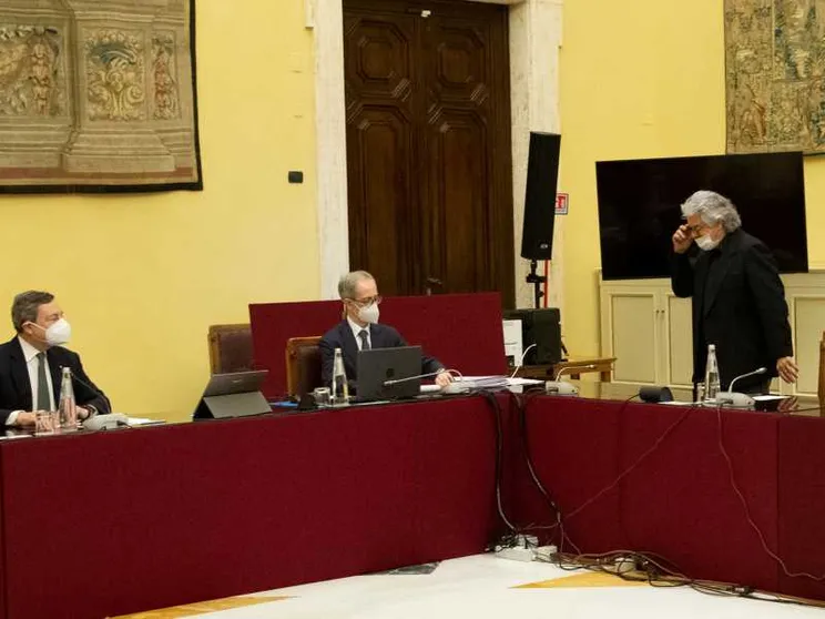 Grillo rivela: "Draghi? Mi ha lusingato e io ci sono cascato"