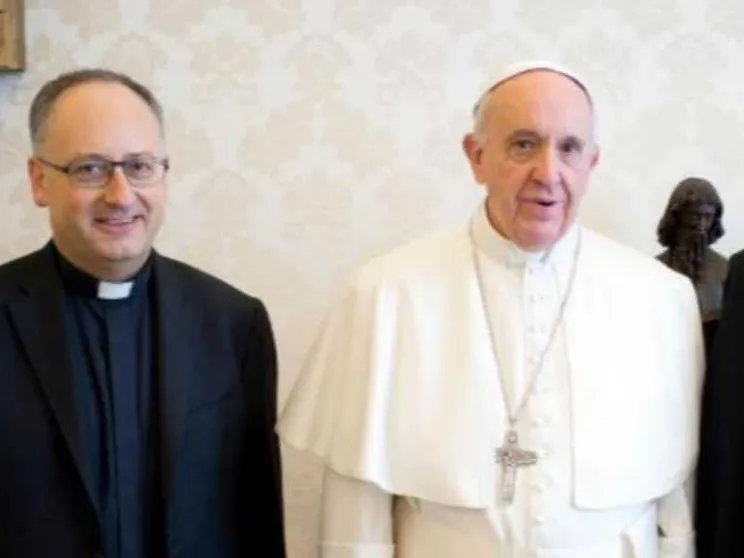 Spadaro: «Diplomazia dell’umiltà, la rivoluzione di Francesco»