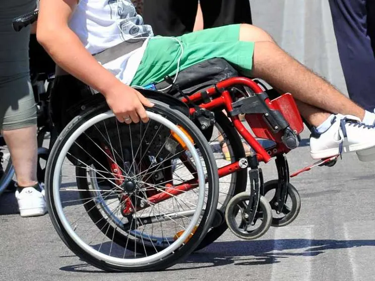 Bus non attrezzato per le persone disabili, la classe rinuncia alla gita