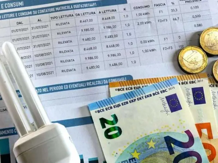 Bollette, misure da 5 miliardi. Condono penale per gli evasori