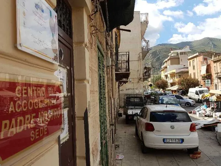 Raid vandalici contro il Centro di accoglienza Padre Nostro al Brancaccio
