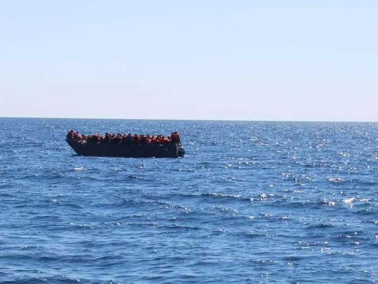 Naufragio davanti alla Tunisia, almeno 30 dispersi