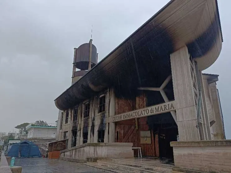 Formia, violento incendio al Villaggio don Bosco