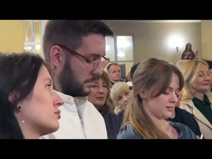 Pasqua sotto le bombe a Zaporizhzhia. Candele di pace illuminano la Cattedrale