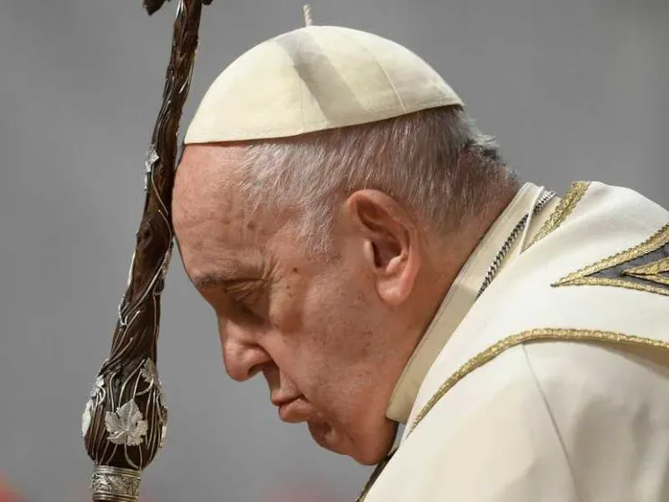 Papa Francesco: «Il diavolo attacca tutti. Attenti ai demoni "educati"»