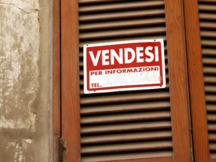 I tassi dei mutui sfondano il 4%. Così il mercato immobiliare non regge