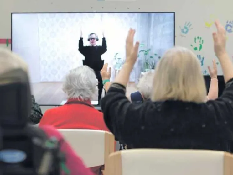 Videoconnessioni, concerti e sogni: così rinascono gli anziani