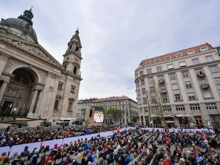 Papa Francesco in Ungheria: «Cercare la pace oltre i nazionalismi»